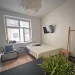 Sweethome 49 In Center Design District *